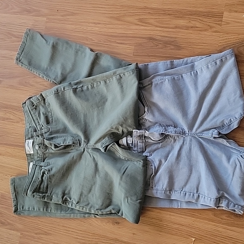 2 Universal Thread Skinny Jeans - Picture 2 of 4